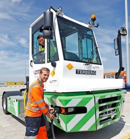 Prvi potpuno električni terminalski traktor stiže u britansku luku